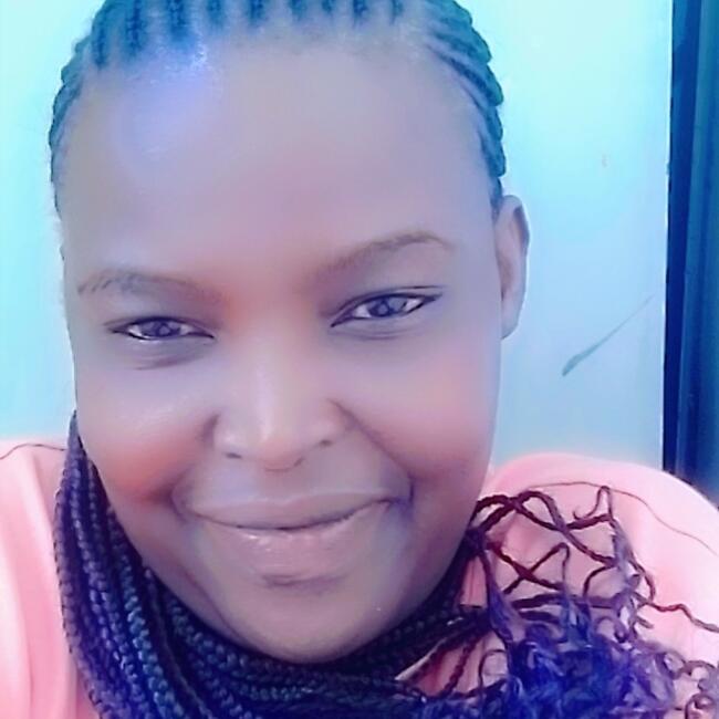 مربية أطفال في دبي: Juliet