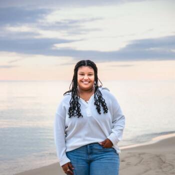 Babysitter in Kalamazoo: Avi