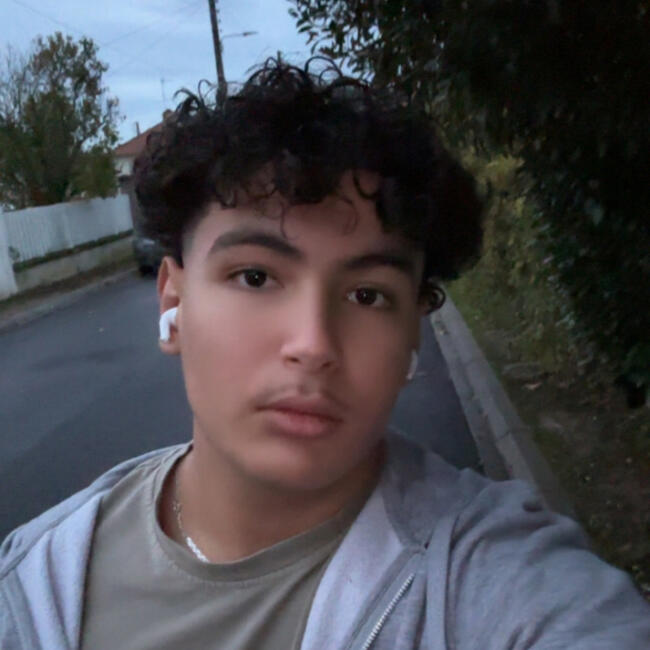 Babysitter in Limay: Khalil