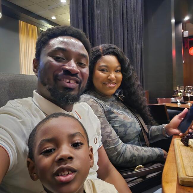 Job de garde d'enfants à Edmonton: Taiwo