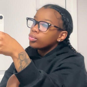 Babysitter in Acworth: Anya