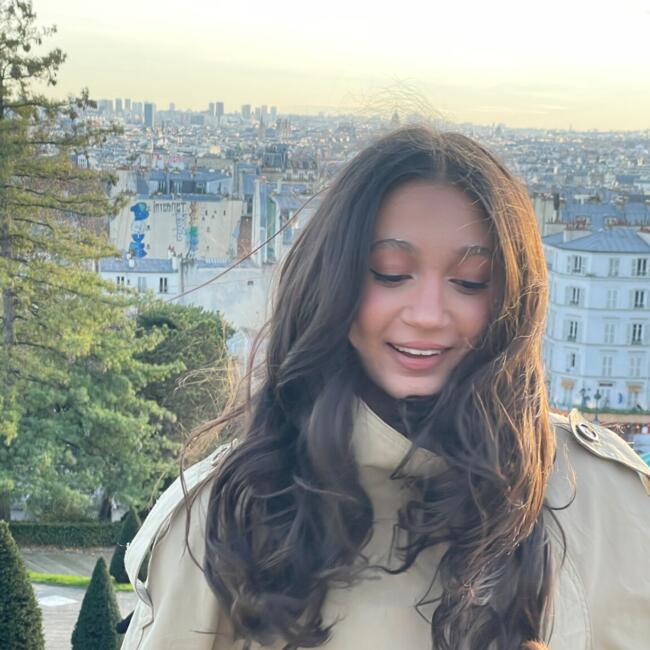 Babysitter in Champigny-sur-Marne: Ella