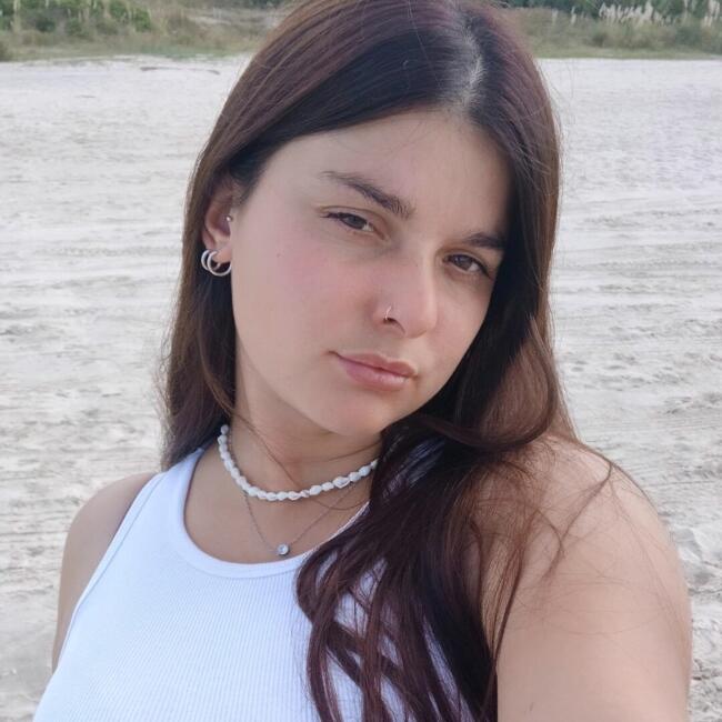 Babysitter in Salinas: Agustina