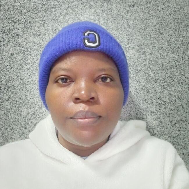 جليسة أطفال في الريان: Alice