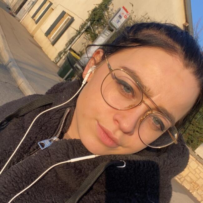 Babysitter in Monteux: Elodie