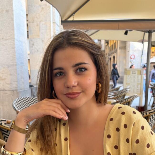 Babysitter in Girona: Maria