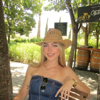 Babysitter in Randburg: Kate