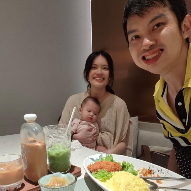 Babysitting job in Singapore: Lew