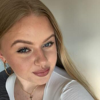 Babysitter in Brno: Nela