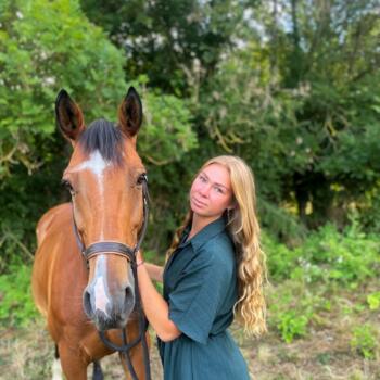 Babysitter in Meslay-du-Maine: Nina