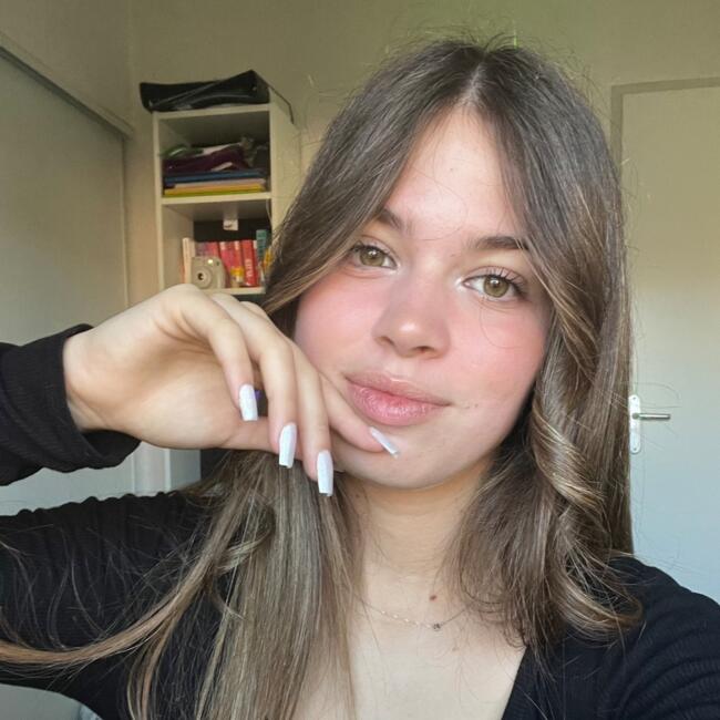 Babysitter in Montauban: Tess