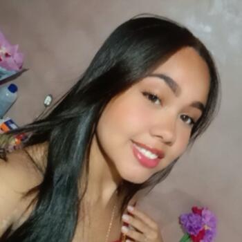 Babysitter in Ribeirão das Neves: Ana