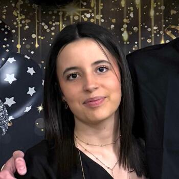 Babysitter in Congrier: Lola