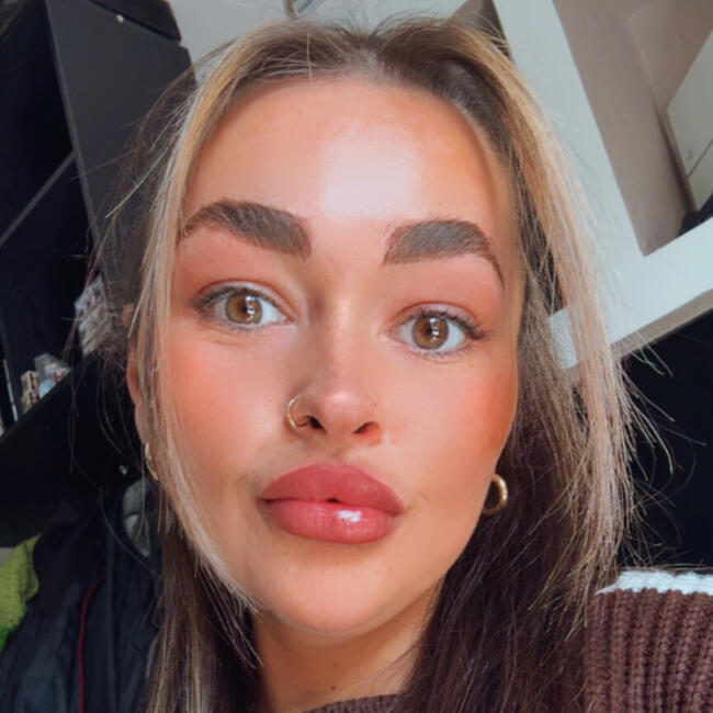 Babysitter in Bolton: Courtney