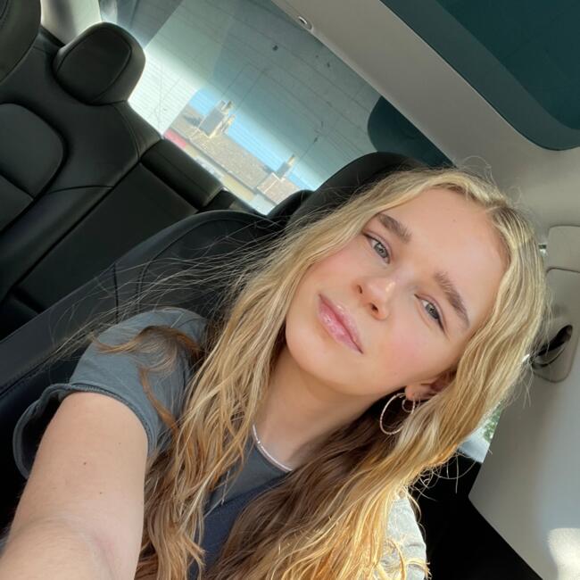 Babysitter in Brighton: Flo