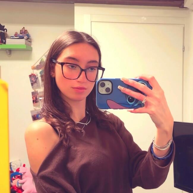 Babysitter in Lonate Ceppino: Zoe