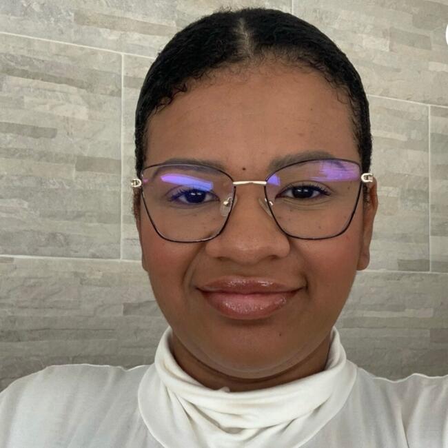 Babysitter in Niterói: Luciana Mota