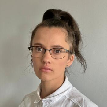 Babysitter in Redhill: Nicole