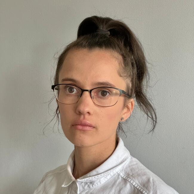 Babysitter in Redhill: Nicole