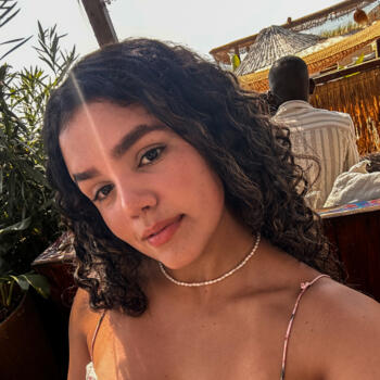 Babysitter Almada: Izabelly Caporalli