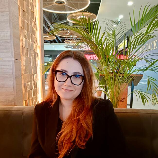 Babysitter in Valea Adâncă: Alexia