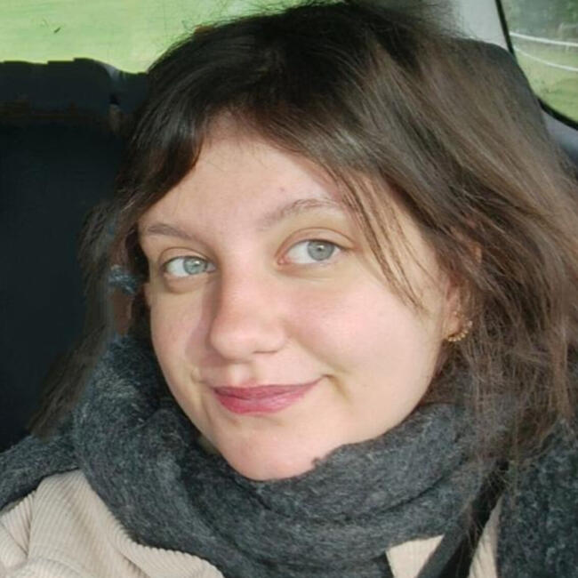 Babysitter in Belfort: Julie