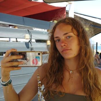 位于邁松阿爾福的临时保姆: Adeline