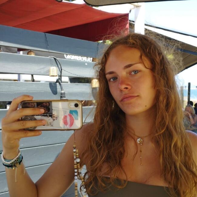 位于邁松阿爾福的临时保姆: Adeline