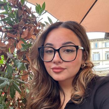 Babysitter in Sint-Gillis: Adriana