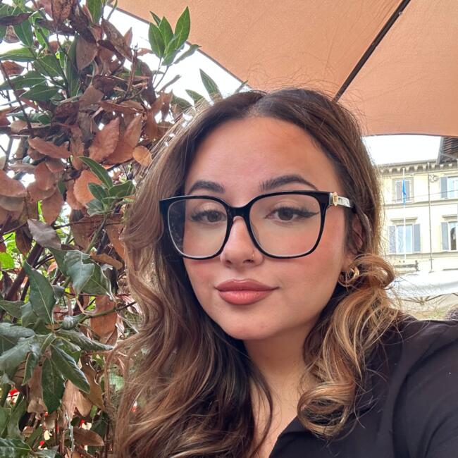 Babysitter in Sint-Gillis: Adriana