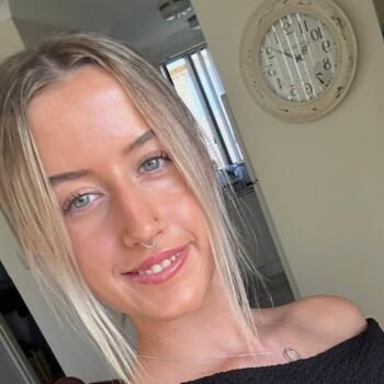 Babysitter in Central Coast: Mackenzie