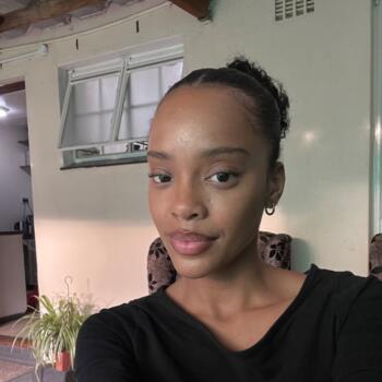 Babysitter in Paarl: Monique