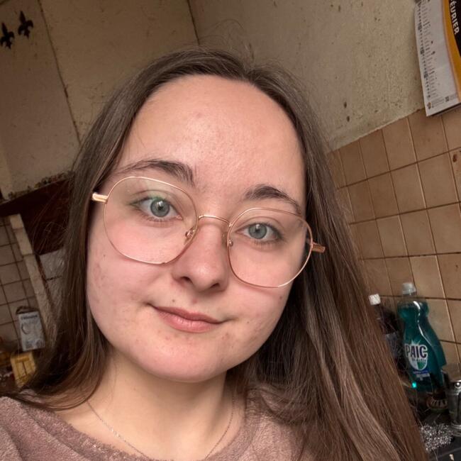 Babysitter in Mirebeau: Manon