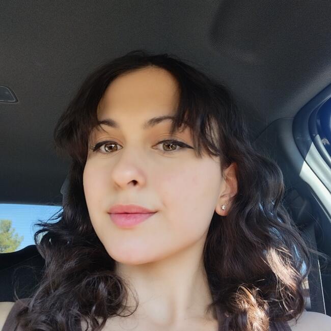 Babysitter in Phoenix: Lily