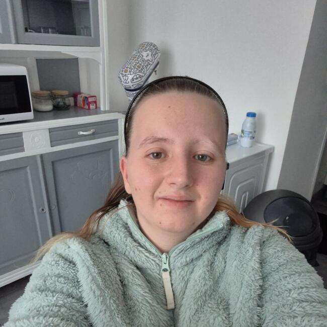 Babysitter in Saint-Omer: KIMBERLY