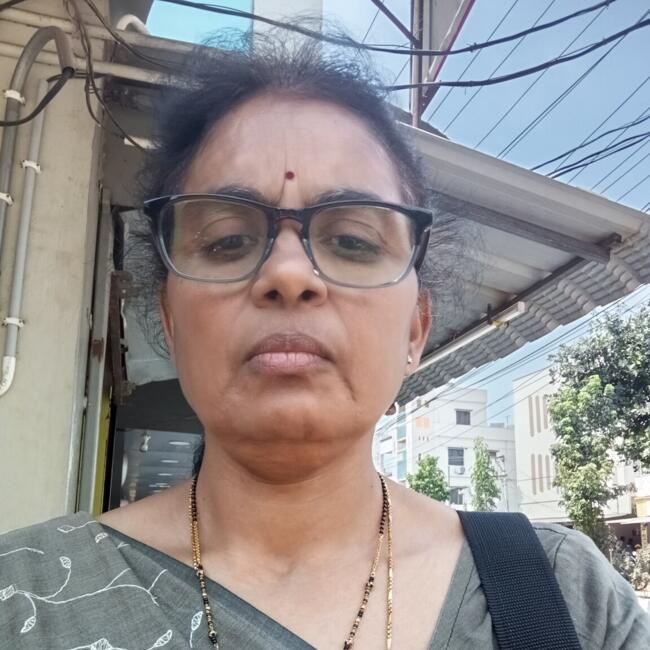 Rasapūdipalem में बेबीसिटिंग की नौकरी: MADHAVI
