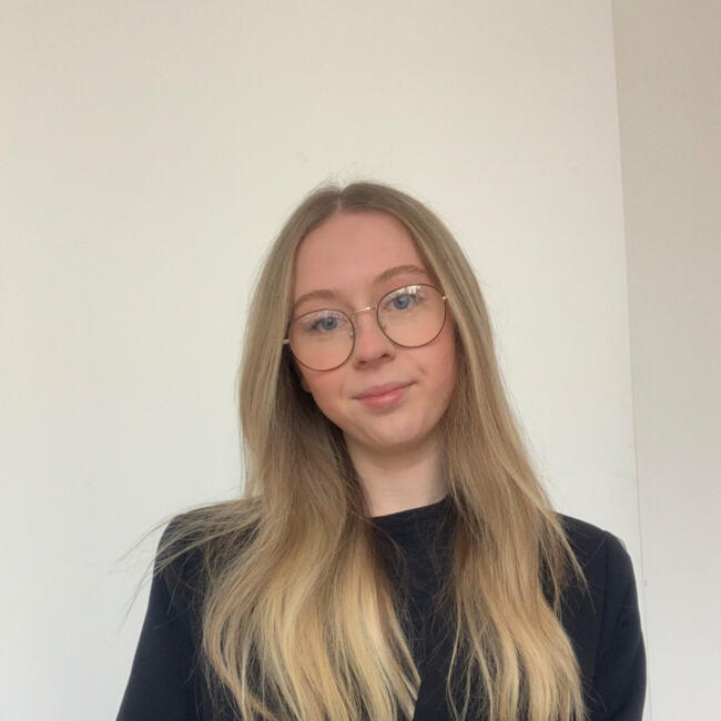 Reims में बेबीसिटर: Célia