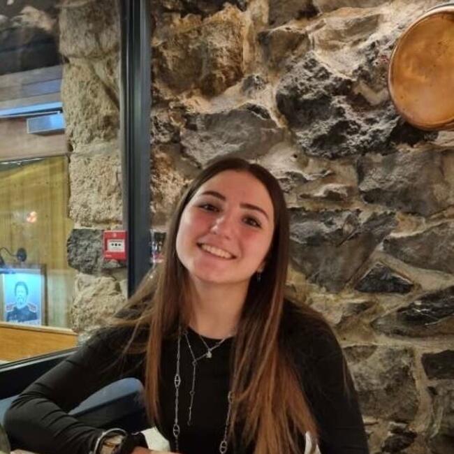 Babysitter in Romorantin-Lanthenay: Lola