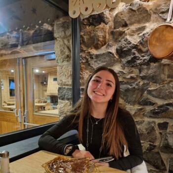 Babysitter in Romorantin-Lanthenay: Lola