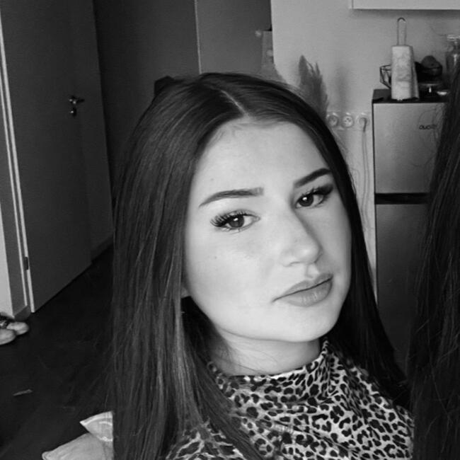 Babysitter in Saint-Brieuc: Emma