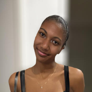 Babysitter in Paris: Aéna