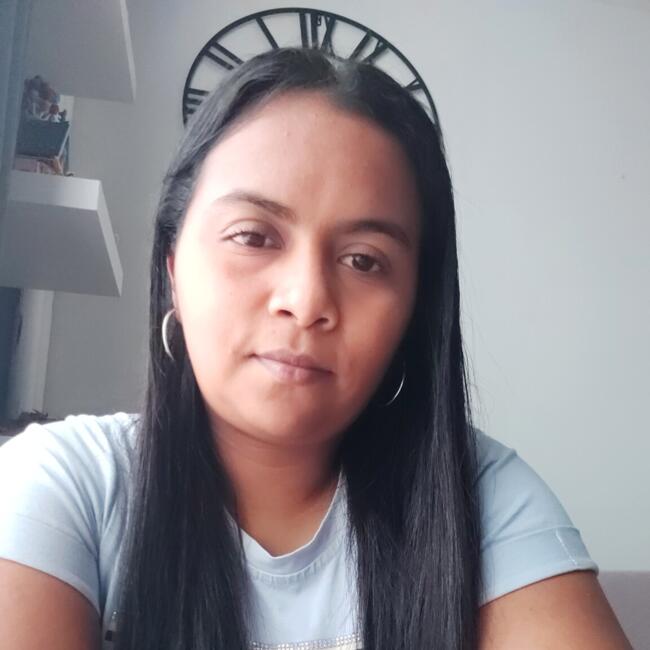 Babysitter in Paris: Angela Yasmin