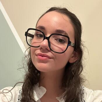 Babysitter in Montluel: Eloise