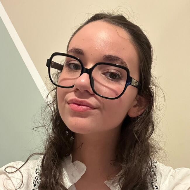 Babysitter in Montluel: Eloise