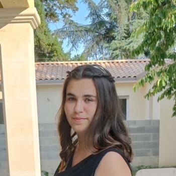 Babysitter in Pessac: Camille