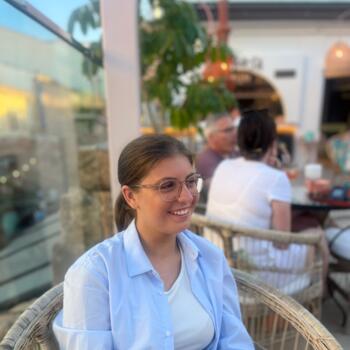 Babysitter in Saint-Martin-de-Fontenay: Lou-Ana