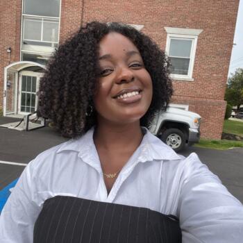 Nanny in Deer Park (New York): Loïs