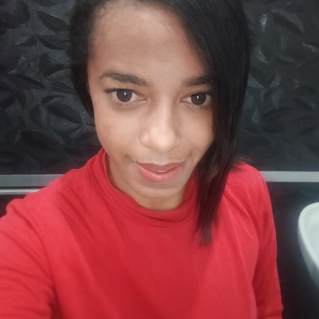 Babá em Queimados: Estela