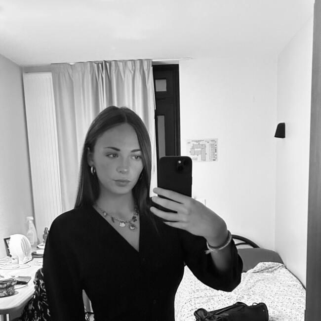 Babysitter in Billio: Yaelle