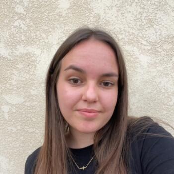 Babysitter in Saint-Avaugourd-des-Landes: Anna